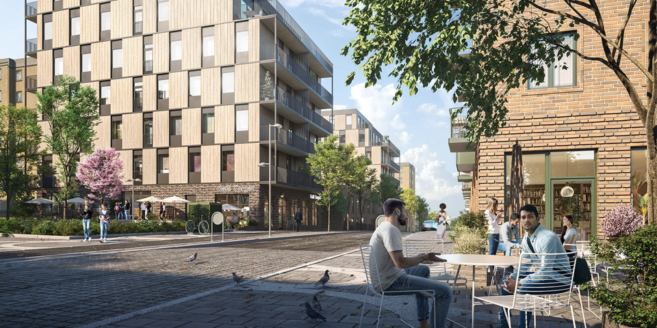 Flerbostadshus till vänster och höger om en gata. Människor som sitter vid en uteservering utanför huset till höger. Duvor på trottoaren. Träd. Illustration